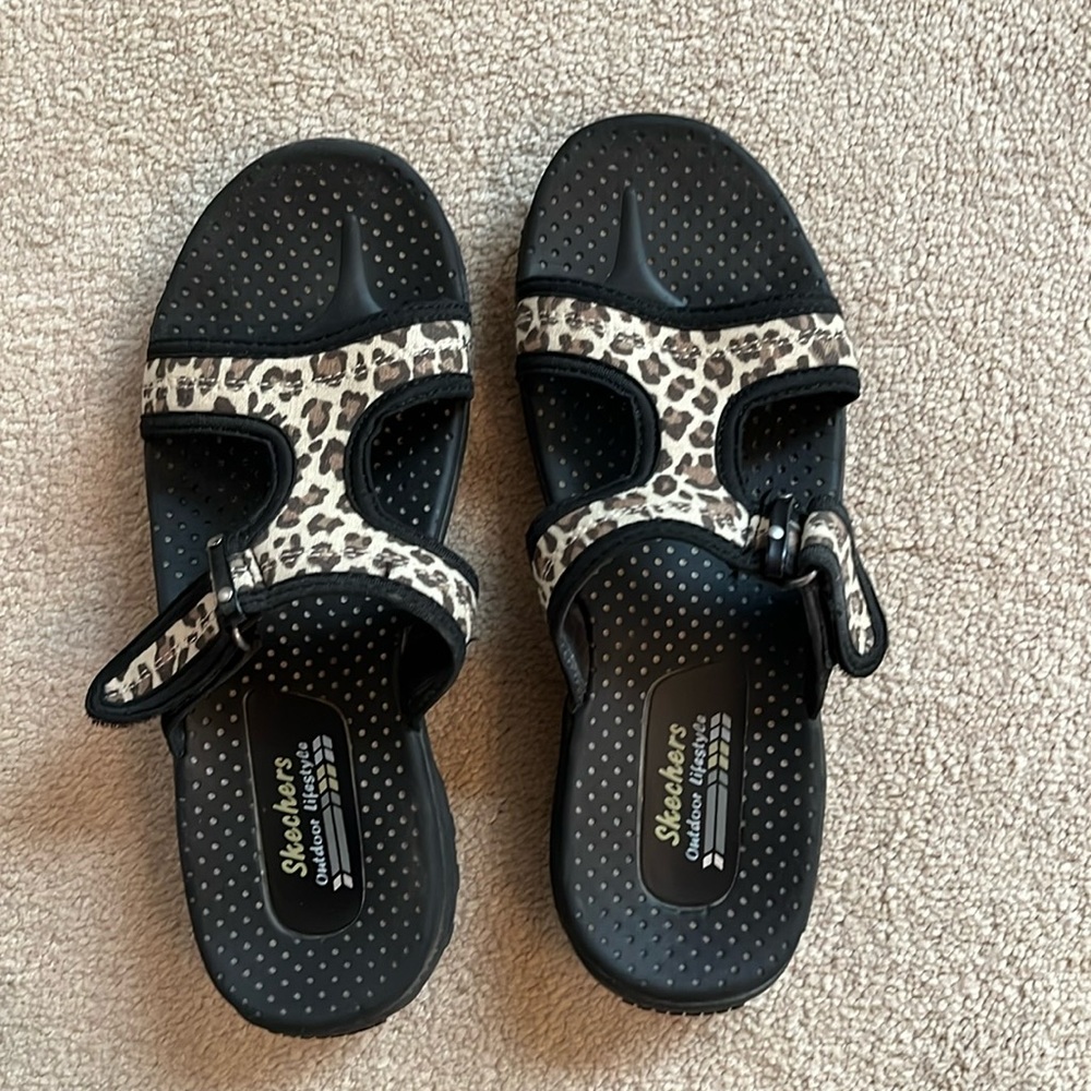 Skechers leopard sandals